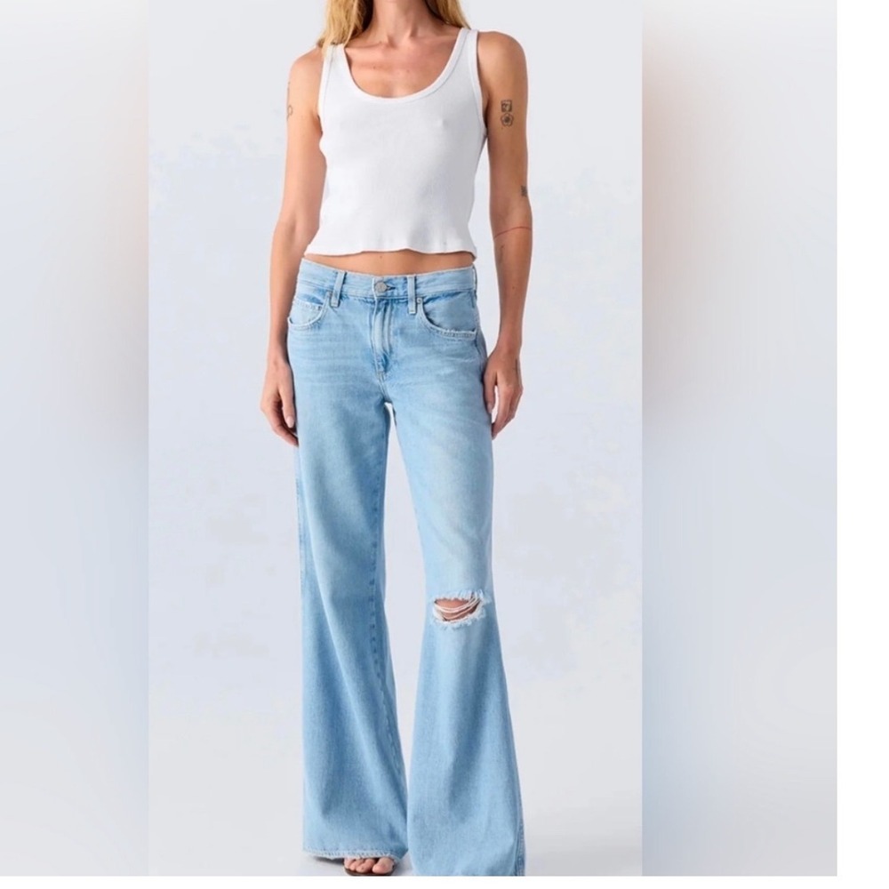 AMO Faith Flare Denim Jeans Light Wash Distressed Wide Leg Blue Size 28